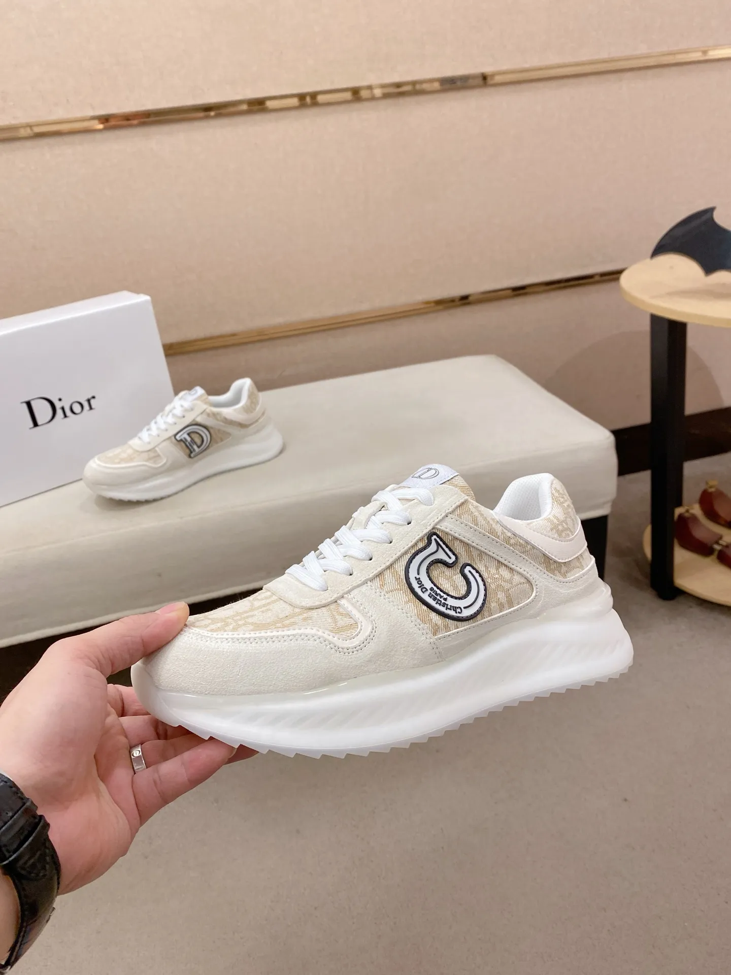 Men's shoes💰 462💰🇮🇹🇮🇹Dior d The new model is on sale at the same time at the counter. The upper 🇮🇹 is imported Italian first-layer cowhide, and the lining is fully imported sheepskin 💪💪. It is a complete 1⃣️ to 1⃣️ replica 🇮🇹💪💪, ⚠ Sole: The original sole is specially provided by the original factory. The exclusive movable molded sole is super comfortable. ⚠Original factory single goods, 🔍🔍high quality, you can enter and leave the counter at will, welcome to compare⚠. Code number:38-44